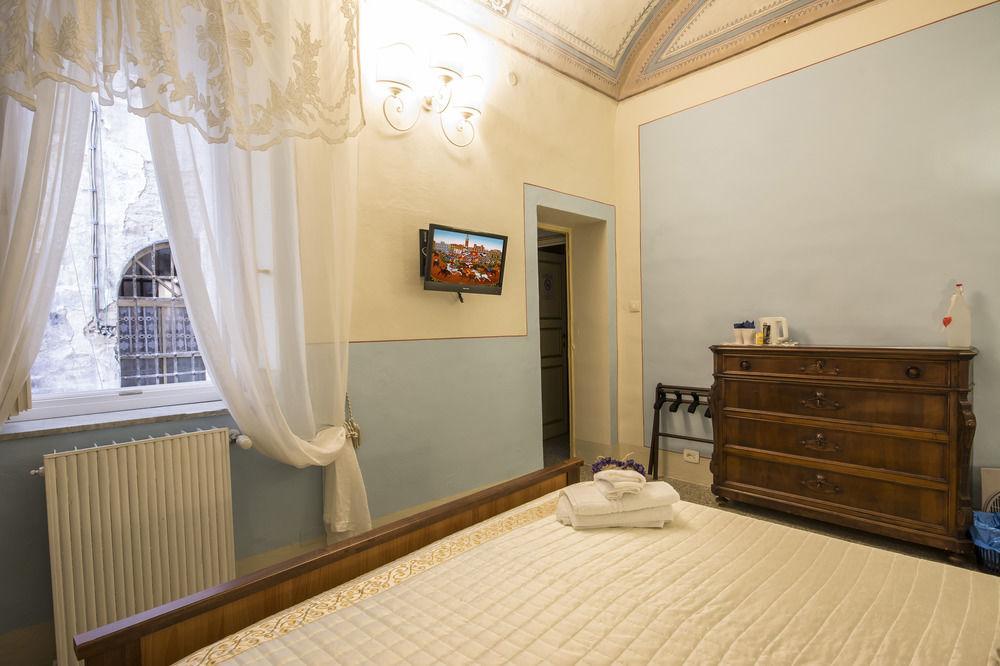 Pantaneto - Palazzo Bulgarini Bed & Breakfast 2*